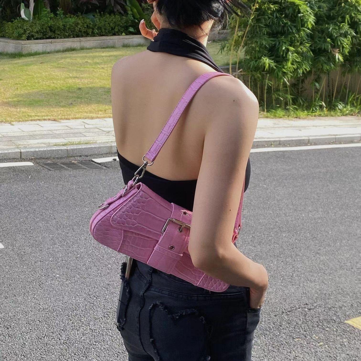 Fashion Armpit Bag Metallic Silver Women Handbags Luxury Designer Bag Alligator Shoulder Crossbody Bags for Women Ladies Clutch 30x5x13cm
Fashion Armpit Bag Metallic Silver Women Handbags Luxury Designer Bag Alligator Shoulder Crossbody Bags for Women Ladies Clutch 30x5x13cm