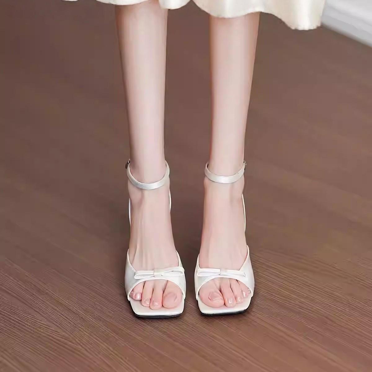 2025 new French stiletto high heels with one word outside sandals women s models 35 слоновая кость
2025 new French stiletto high heels with one word outside sandals women s models 35 слоновая кость