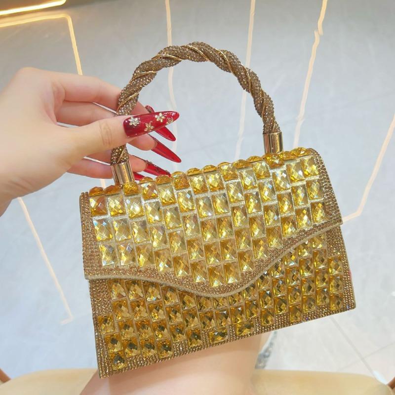 Large-capacity Women s Bag Fully Diamond-encrusted Handbag Versatile Evening Bag High-end and Fashionable Ready To Carry By Hand золотий
Large-capacity Women s Bag Fully Diamond-encrusted Handbag Versatile Evening Bag High-end and Fashionable Ready To Carry By Hand золотий