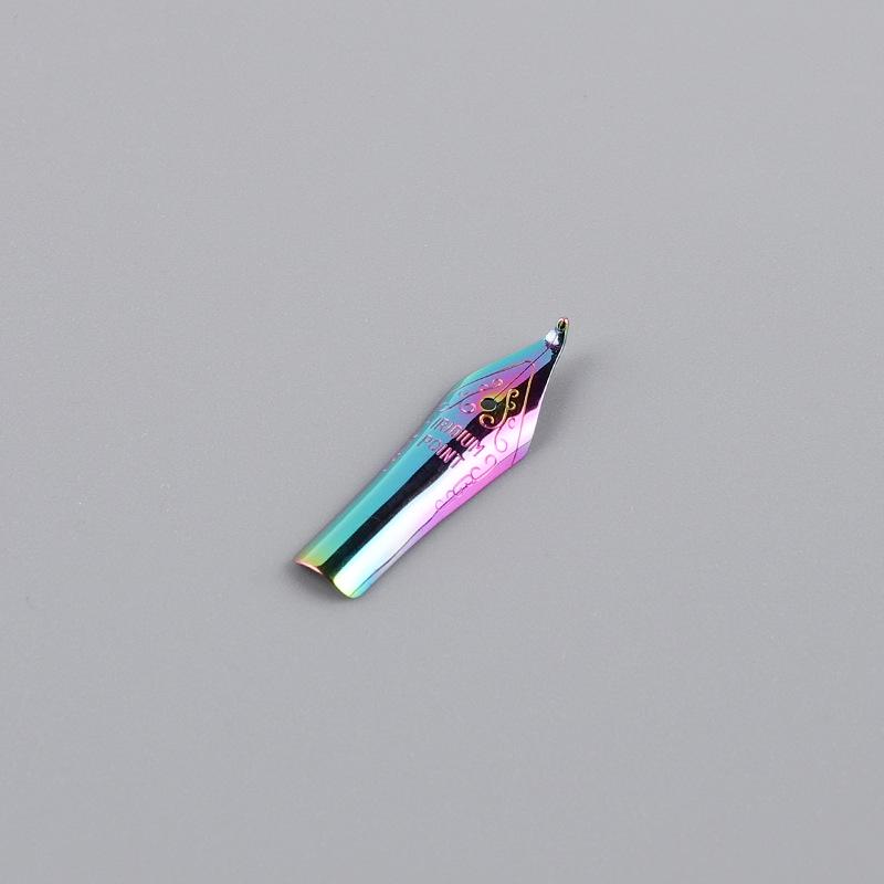 Набор из 26 универсальных перьев для перьевых ручек: Ослепительные EF Титан, Черный F, Золотой M, Маленький изогнутый, и Каллиграфические изогнутые перья.
Набор из 26 универсальных перьев для перьевых ручек: Ослепительные EF Титан, Черный F, Золотой M, Маленький изогнутый, и Каллиграфические изогнутые перья.