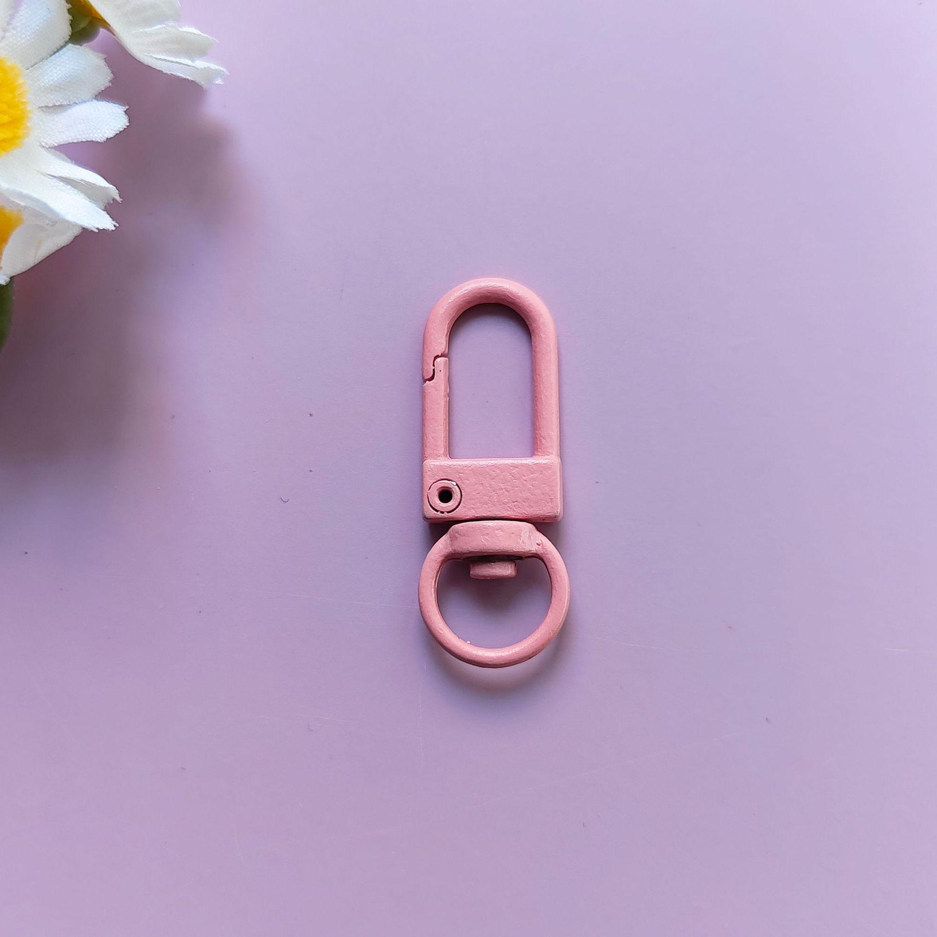 Colorful DIY Keychain Accessories: Small 3-Point Candy Color Dog Buckle for Jewelry, Handbags, and Doll Hanging
Colorful DIY Keychain Accessories: Small 3-Point Candy Color Dog Buckle for Jewelry, Handbags, and Doll Hanging