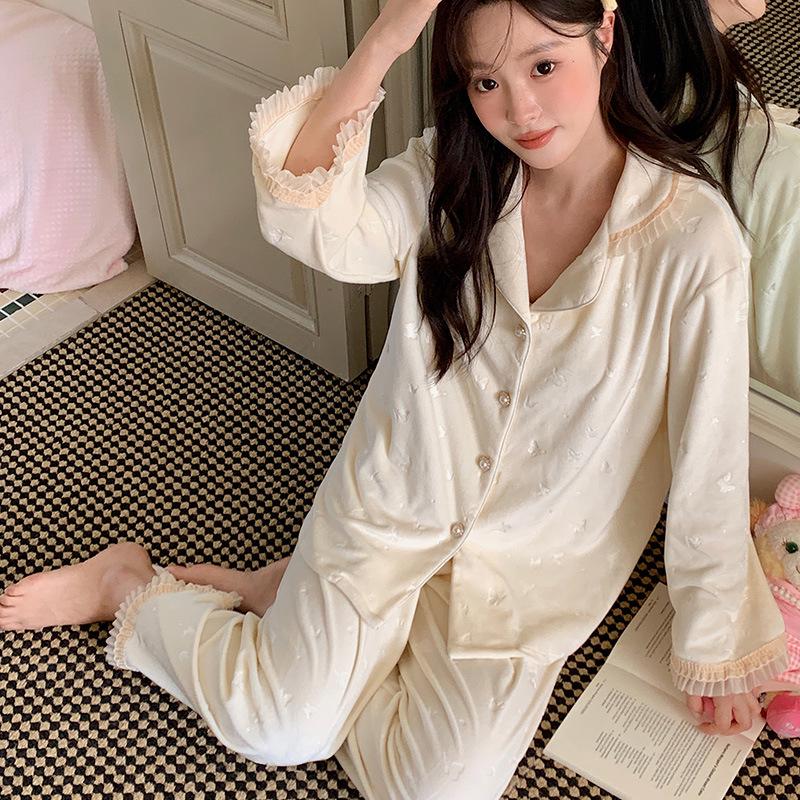 Solid Color Ruffle Velvet Pajamas - Luxury French Style with Long Sleeves and Pants, Suitable for Outdoor Wear L (fits 50-60 kg) слонова кістка/білий
Solid Color Ruffle Velvet Pajamas - Luxury French Style with Long Sleeves and Pants, Suitable for Outdoor Wear L (fits 50-60 kg) слонова кістка/білий