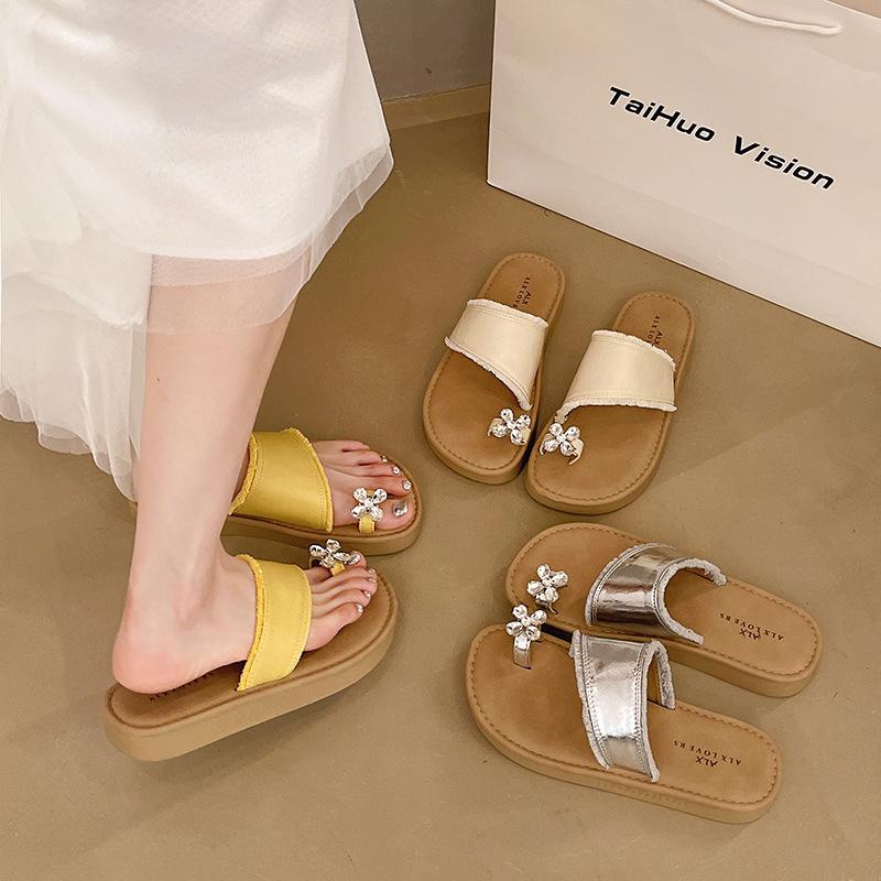 Bow sleeve toe drop 2025 new design flat bottom cool slippers summer wear 35 серебряный
Bow sleeve toe drop 2025 new design flat bottom cool slippers summer wear 35 серебряный