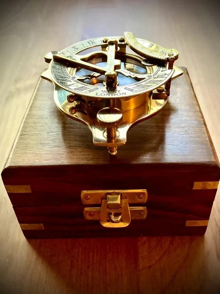 Brass Sundial Compass 3” Inch w/ Beautiful Wooden Box Antique Vintage Style Gift золотий
Brass Sundial Compass 3” Inch w/ Beautiful Wooden Box Antique Vintage Style Gift золотий