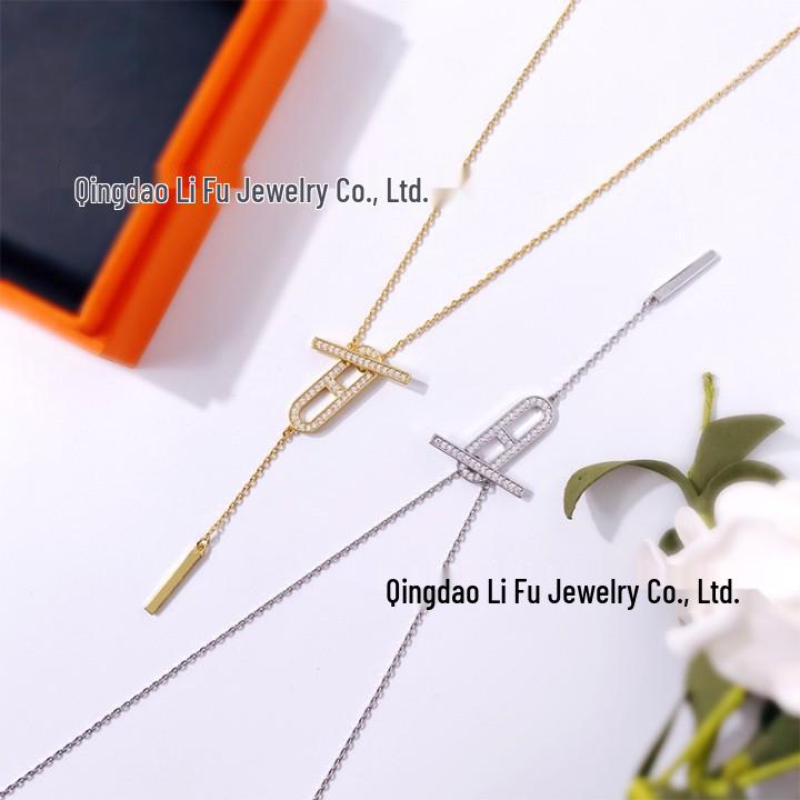 H-Shaped Silver Pig Nose Necklace with Sparkling Diamonds – Luxurious Light Chain for Clavicle or Sweater
H-Shaped Silver Pig Nose Necklace with Sparkling Diamonds – Luxurious Light Chain for Clavicle or Sweater