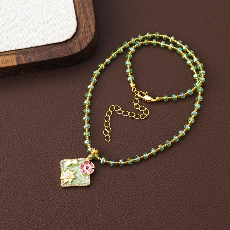 Vintage Mint Green Beaded Necklace: Versatile Layered Clavicle Chain for Women with Fresh Oil Painting Style
Vintage Mint Green Beaded Necklace: Versatile Layered Clavicle Chain for Women with Fresh Oil Painting Style