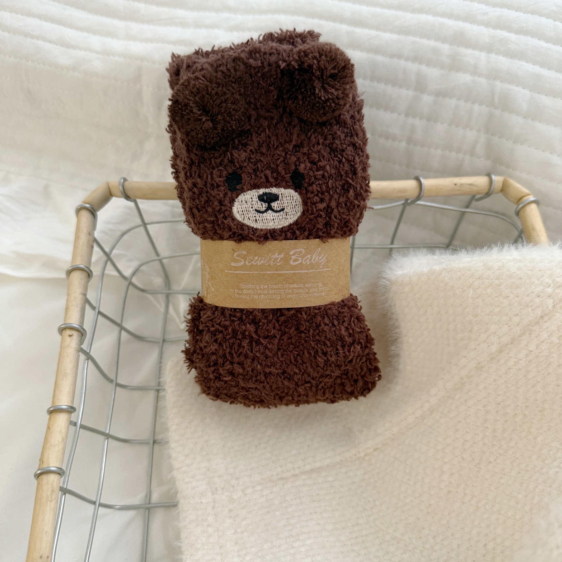 Women s Little Bear Coral Fleece Knee-High Socks - Thick, Non-Shedding, Winter Sleep Floor Socks with Pom-Poms and Cartoon Design темно-коричневого кольору
Women s Little Bear Coral Fleece Knee-High Socks - Thick, Non-Shedding, Winter Sleep Floor Socks with Pom-Poms and Cartoon Design темно-коричневого кольору