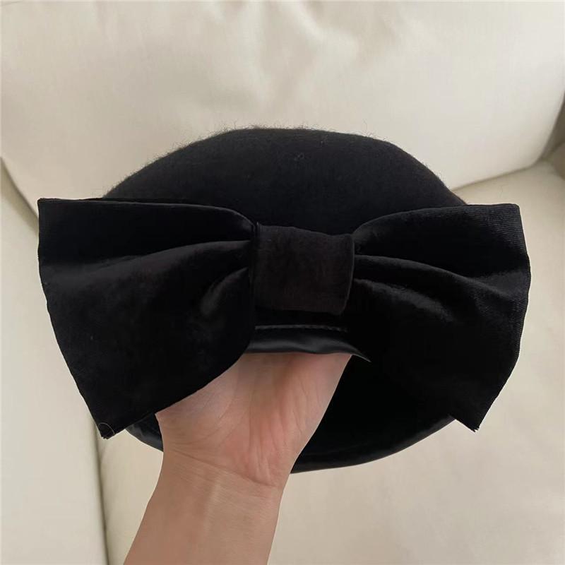 Шикарная зимняя шерстяная шляпа с полями из искусственной кожи и бархатным бантом, дизайнерская женская беретная шляпа, женская шляпа художника для отдыха One Size
Шикарная зимняя шерстяная шляпа с полями из искусственной кожи и бархатным бантом, дизайнерская женская беретная шляпа, женская шляпа художника для отдыха One Size