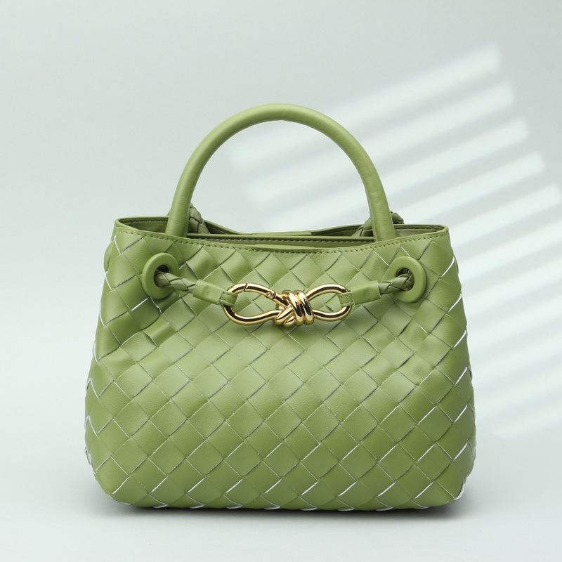 2026 New Genuine Leather Women s Bag Fashion Small Vintage Weaving Butterfly Button Handheld Shoulder Manufacturer 22x16x10CM
2026 New Genuine Leather Women s Bag Fashion Small Vintage Weaving Butterfly Button Handheld Shoulder Manufacturer 22x16x10CM