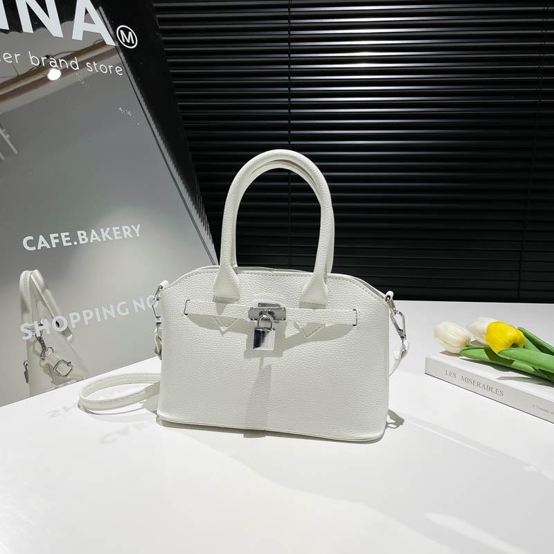 Summer niche design new fashion shell bag shoulder bag carry casual texture messenger bag чорний
Summer niche design new fashion shell bag shoulder bag carry casual texture messenger bag чорний