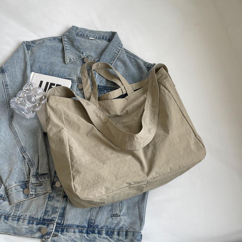 2025 new personalized trend high value shoulder armpit bag solid color Japanese niche design casual tote bag хакі
2025 new personalized trend high value shoulder armpit bag solid color Japanese niche design casual tote bag хакі