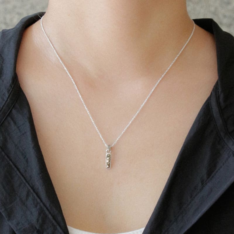 J.Lauren Square Marcasite Silver Necklace N01167 single type
J.Lauren Square Marcasite Silver Necklace N01167 single type