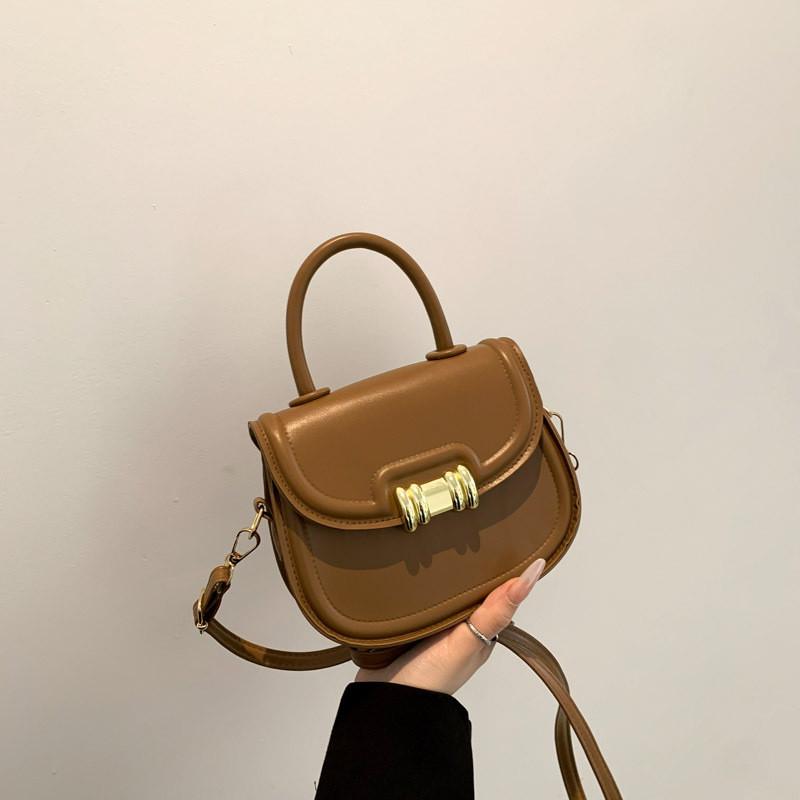 Chic Fashionable Handheld Saddle Bag For Women In Various Colors For Casual Wear
Chic Fashionable Handheld Saddle Bag For Women In Various Colors For Casual Wear