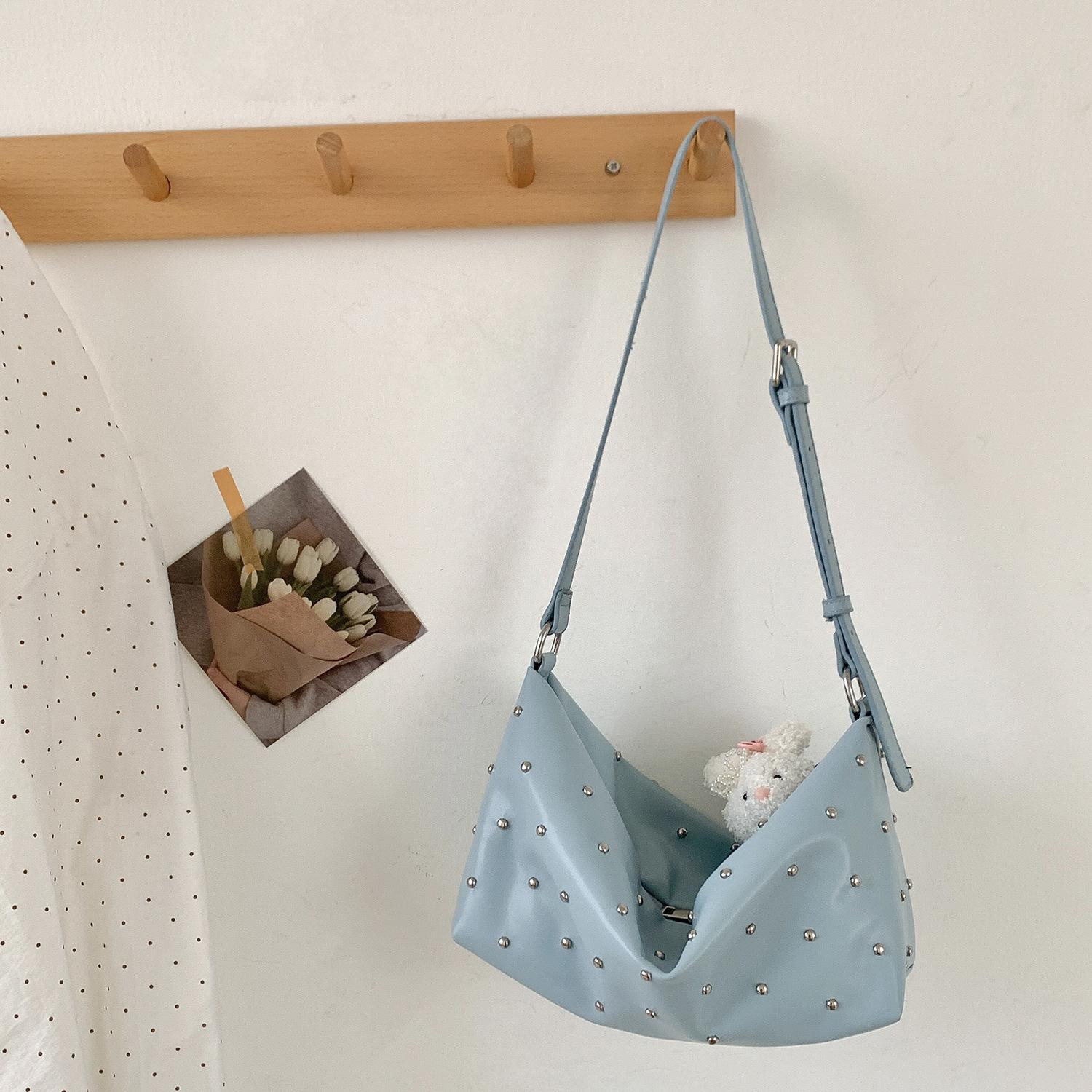 Korean Version Niche Design Bag Summer Versatile Large Capacity Women s Shoulder Bag Fashionable Commuting Personalized Armpit Bag синій
Korean Version Niche Design Bag Summer Versatile Large Capacity Women s Shoulder Bag Fashionable Commuting Personalized Armpit Bag синій