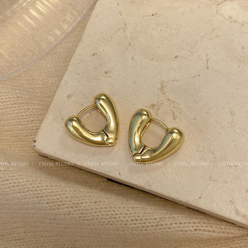 Love earrings, niche design, temperament, high-grade atmosphere, stud earrings, earrings, earrings, women s new fashion
Love earrings, niche design, temperament, high-grade atmosphere, stud earrings, earrings, earrings, women s new fashion