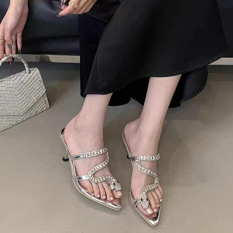 Pointed silver serpentine rhinestone high heels women s open-toed sandals thin heels women s summer wear sandals outside summer wear 35 серебряный
Pointed silver serpentine rhinestone high heels women s open-toed sandals thin heels women s summer wear sandals outside summer wear 35 серебряный