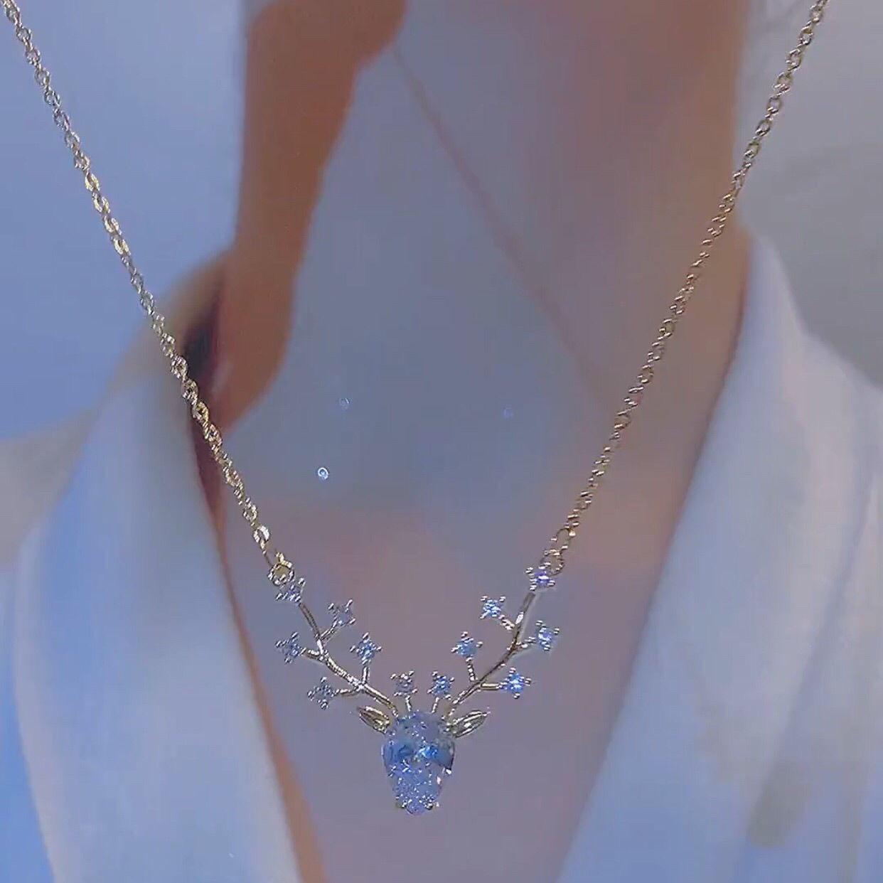 Yilu has your necklace, women s collarbone chain, simple personality and high-end neck chain, new model.
Yilu has your necklace, women s collarbone chain, simple personality and high-end neck chain, new model.
