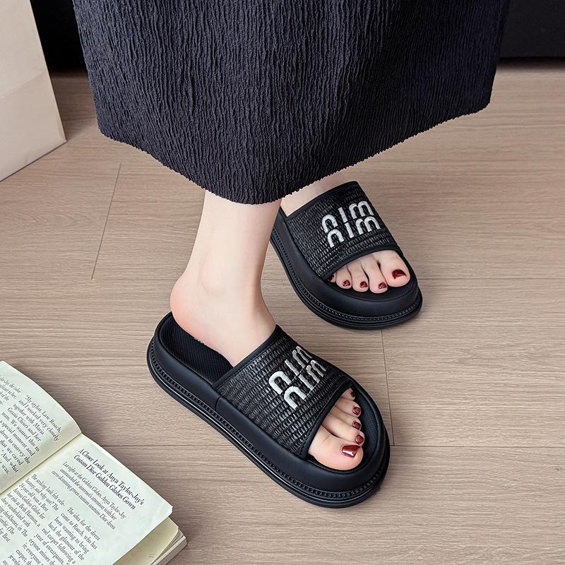 Cool slippers women s thick-soled one-word slippers summer new women s shoes high-end woven beach slippers 35
Cool slippers women s thick-soled one-word slippers summer new women s shoes high-end woven beach slippers 35