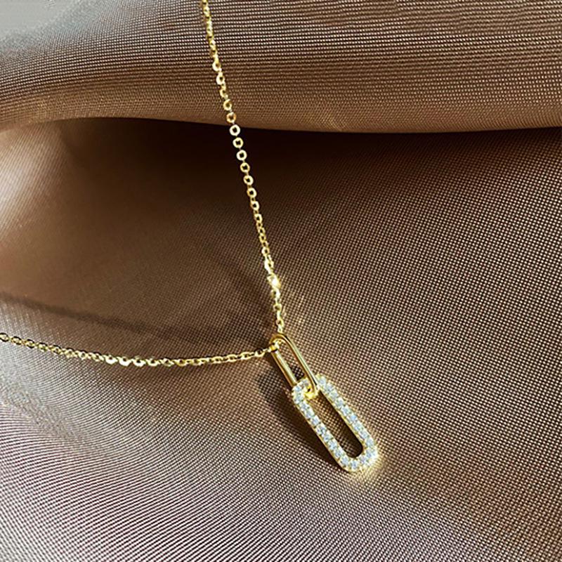 S925 Gold-Plated Sterling Silver Geometric Pendant Women s Necklace with Inlaid Diamonds – Minimalist Style 925 Silver
S925 Gold-Plated Sterling Silver Geometric Pendant Women s Necklace with Inlaid Diamonds – Minimalist Style 925 Silver