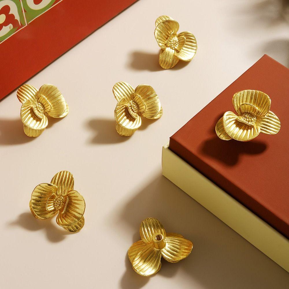 Light Luxury Furniture Knobs Single Hole Cabinet Handle Minimalist Orchid Door Pulls Drawer
Light Luxury Furniture Knobs Single Hole Cabinet Handle Minimalist Orchid Door Pulls Drawer