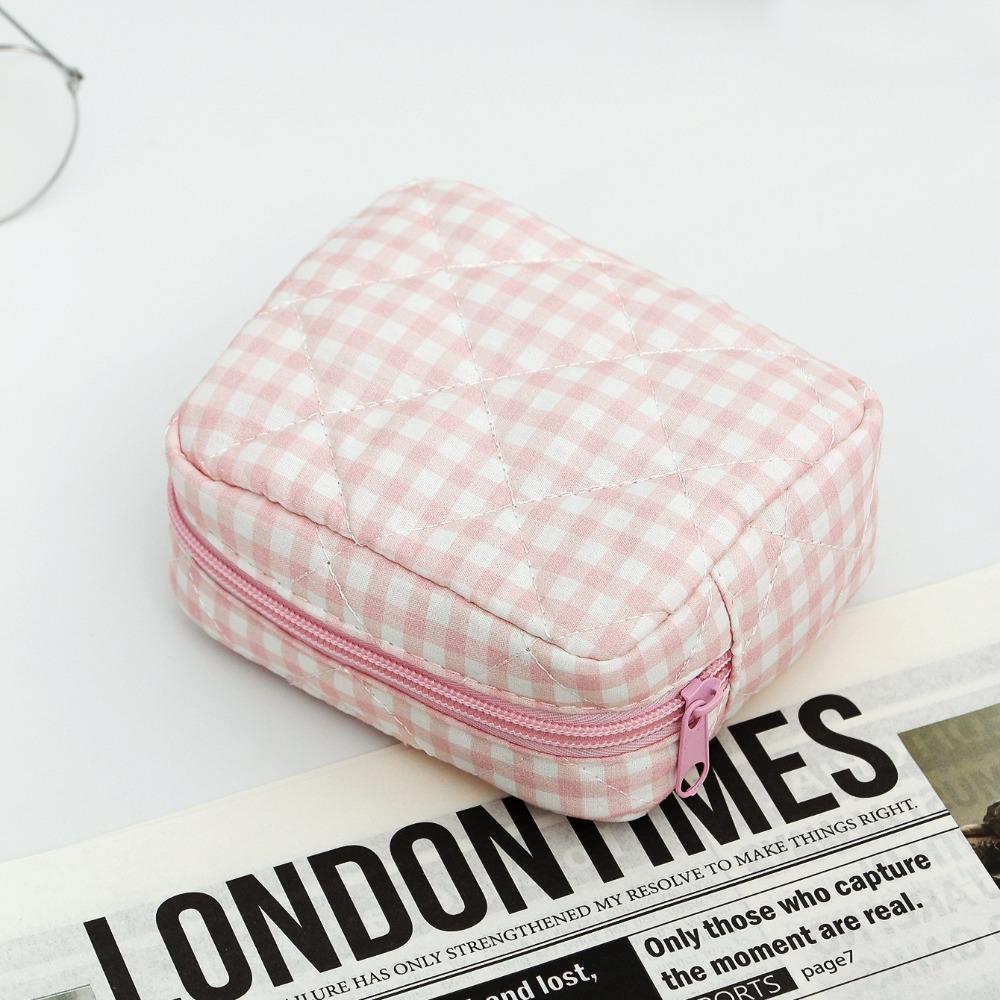 Portable Makeup Bag Quilted Design Plaid Pattern Makeup Brush Storage Bag Multifunctional with Zipper Travel Toiletry Bag
Portable Makeup Bag Quilted Design Plaid Pattern Makeup Brush Storage Bag Multifunctional with Zipper Travel Toiletry Bag