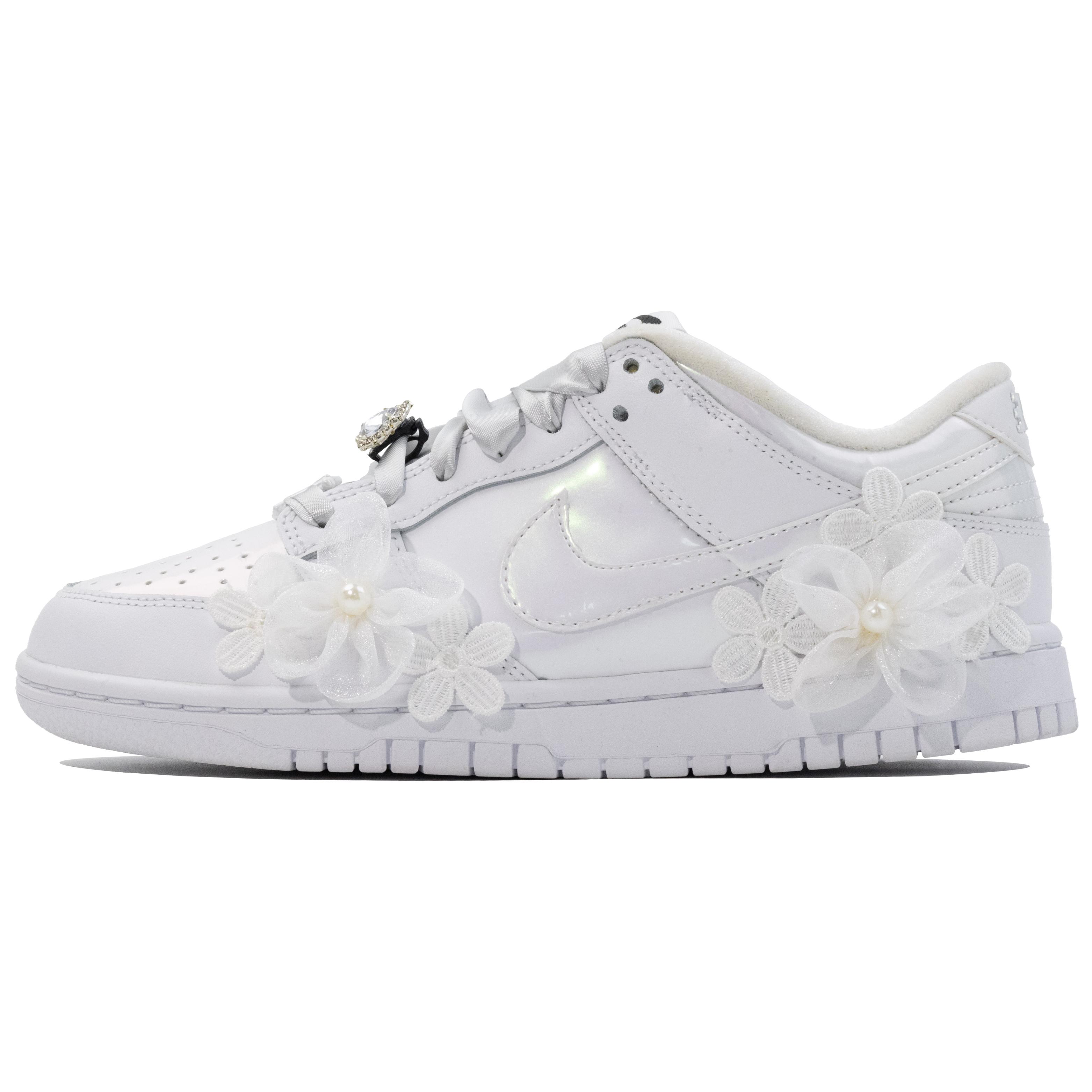 Nike Dunk SB Silver White Wedding Slip Resistant Abrasion Resistant Low top Skateboard Shoes Women s Silver White FD8683-100(Team551-) 35.5
Nike Dunk SB Silver White Wedding Slip Resistant Abrasion Resistant Low top Skateboard Shoes Women s Silver White FD8683-100(Team551-) 35.5