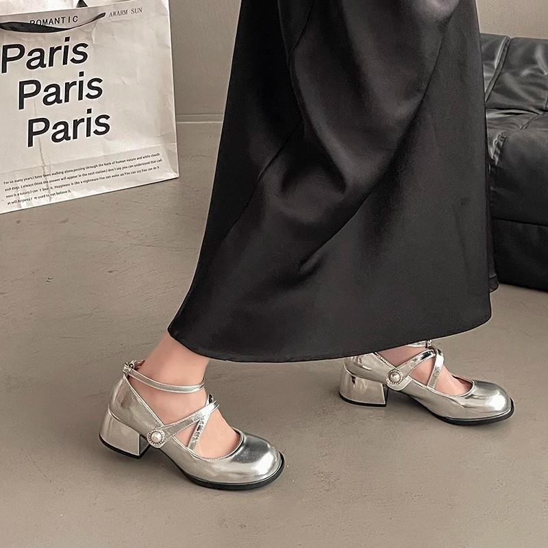 Silver retro French high-heeled Mary Jane small leather shoes women s new summer fashion round head small fragrant light mouth single shoes 34 серебряный
Silver retro French high-heeled Mary Jane small leather shoes women s new summer fashion round head small fragrant light mouth single shoes 34 серебряный