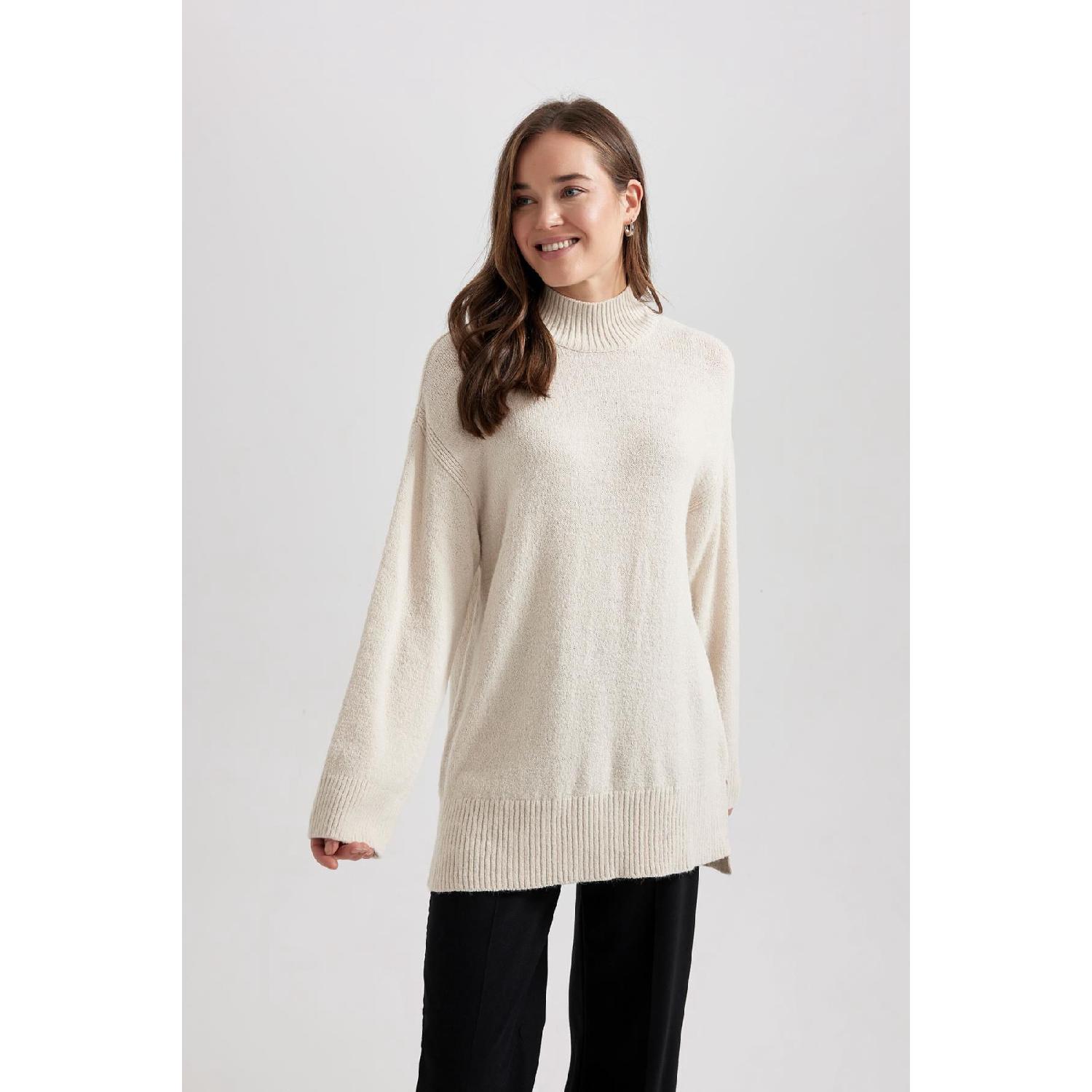 Базовый свитер-туника с высоким воротником стандартной посадки B0088ax23wn S
Базовый свитер-туника с высоким воротником стандартной посадки B0088ax23wn S