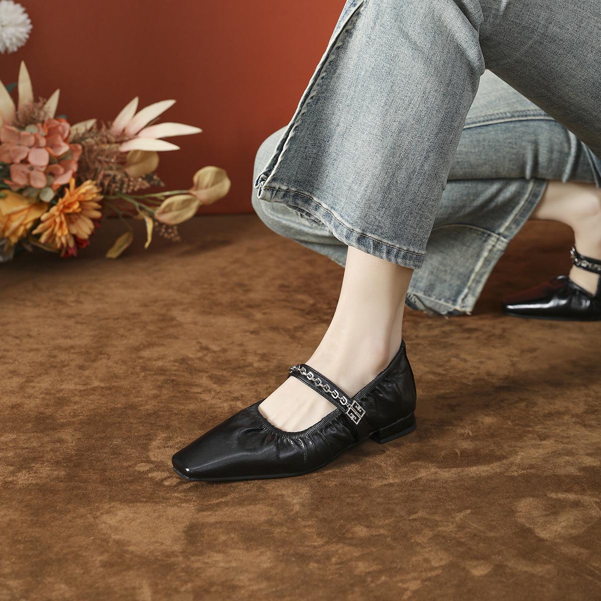 New thick heel square head low heel flat sole shoes women s word with rhinestone retro Mary Jane shoes women s small fragrant style 39 бордовий
New thick heel square head low heel flat sole shoes women s word with rhinestone retro Mary Jane shoes women s small fragrant style 39 бордовий