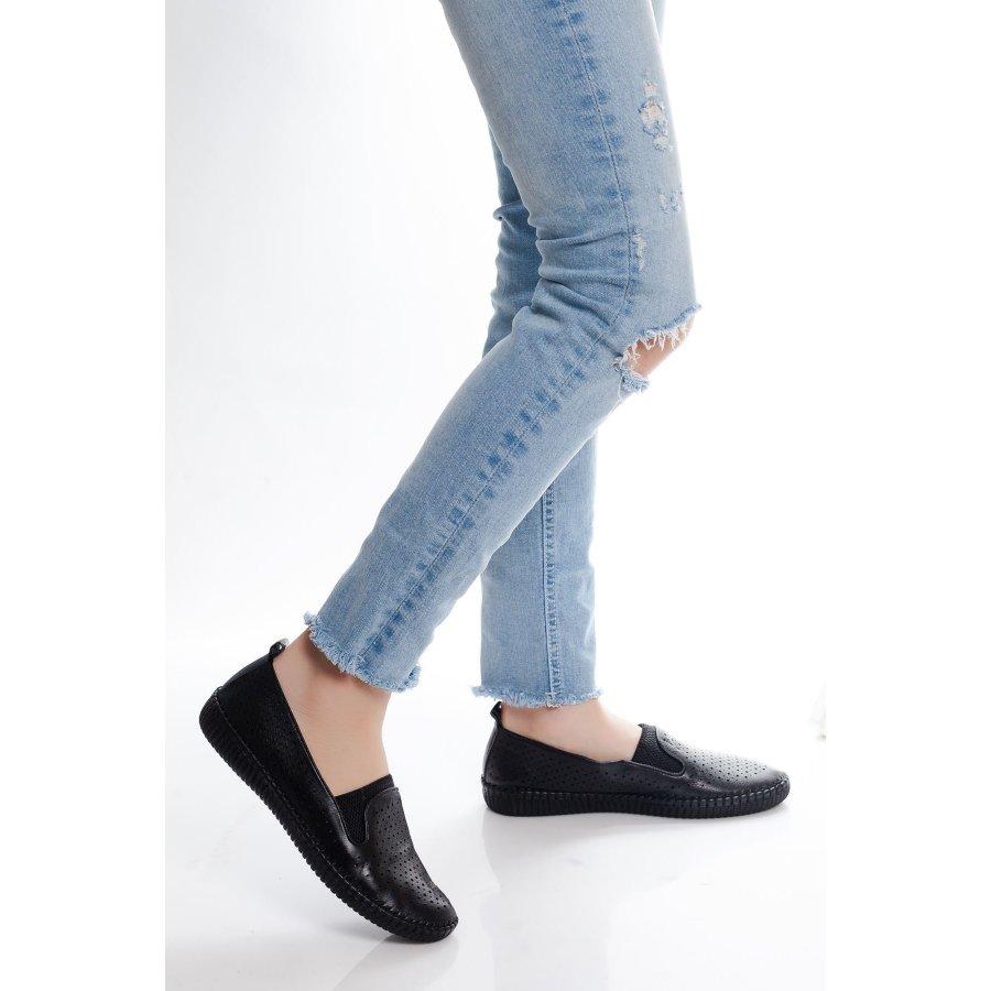 Женские повседневные летние туфли на плоской подошве из натуральной кожи
Женские повседневные летние туфли на плоской подошве из натуральной кожи