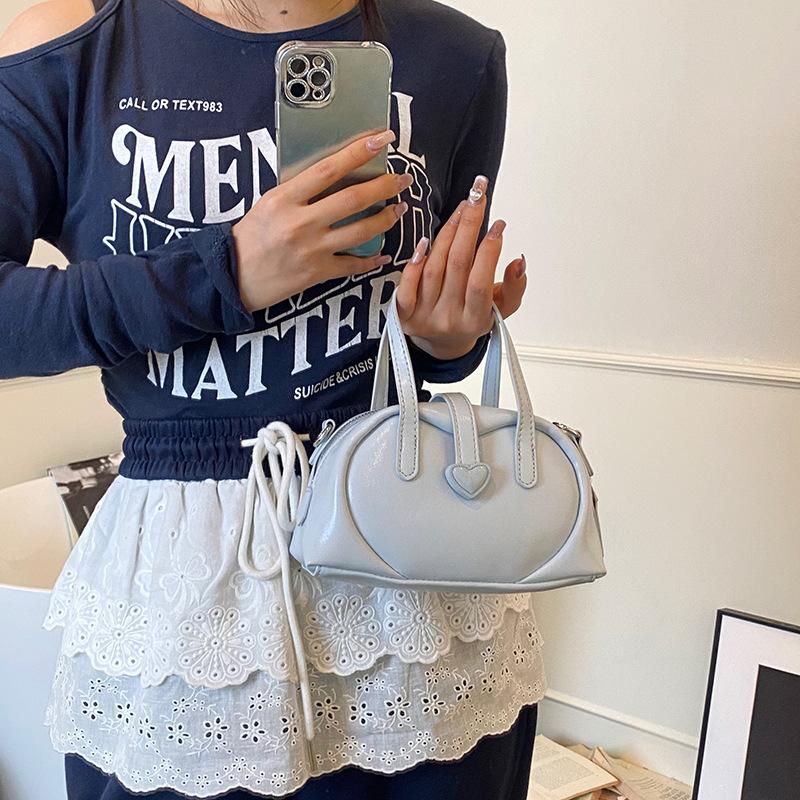 Niche bag women s 2025 new summer popular versatile messenger bag fashion handbag pillow bag красный
Niche bag women s 2025 new summer popular versatile messenger bag fashion handbag pillow bag красный