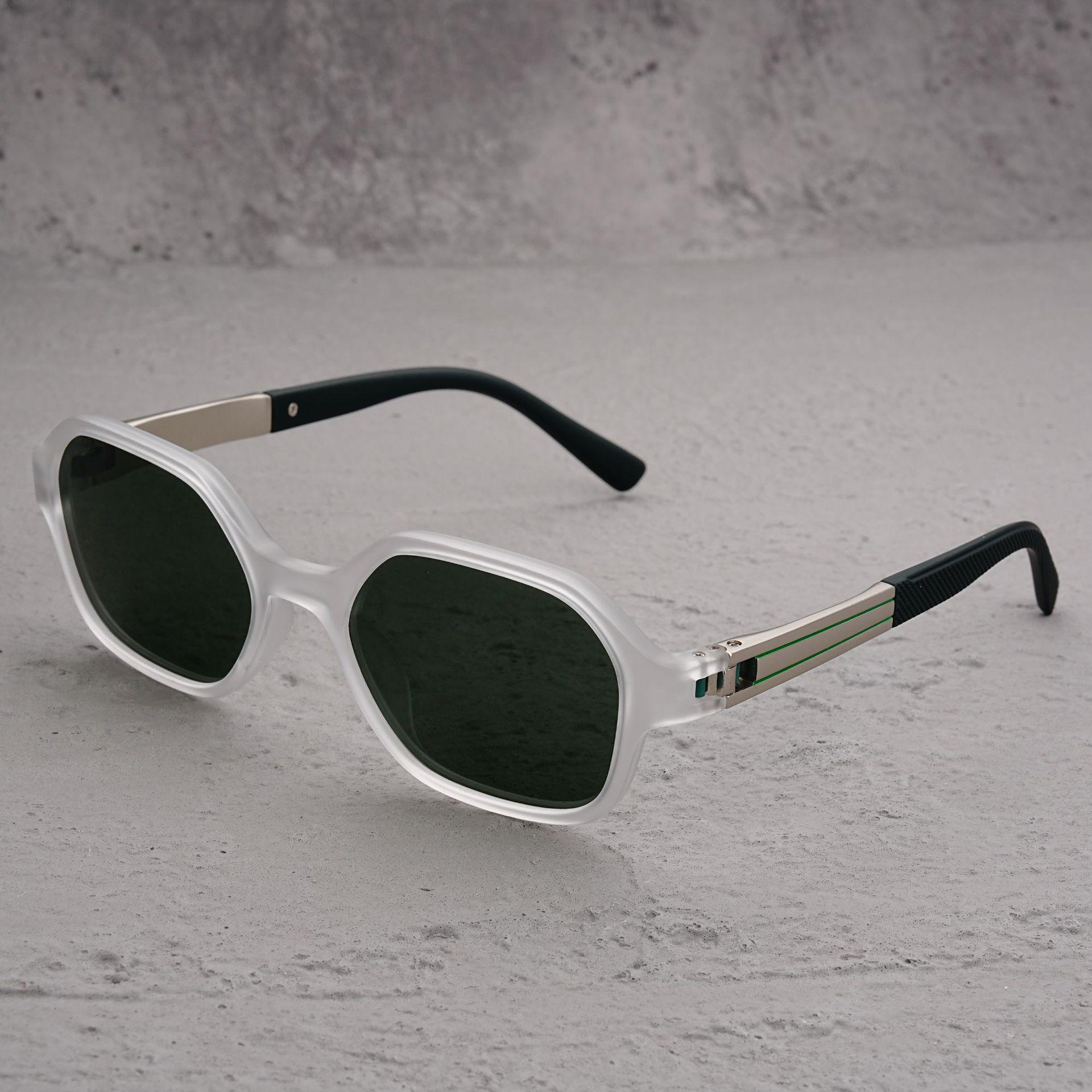 Retro Polygonal Polarized Sunglasses with Flat Frame and Spring Hinge Polarized Lens
Retro Polygonal Polarized Sunglasses with Flat Frame and Spring Hinge Polarized Lens