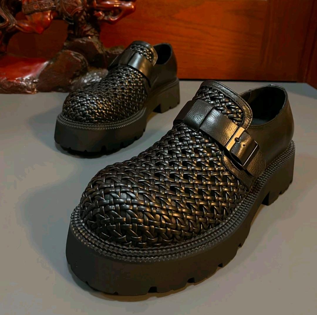 Летние мужские сандалии ручной работы, дышащие, деловые, повседневные, кожаные туфли с большой головой, полые туфли на внутренней платформе 44
Летние мужские сандалии ручной работы, дышащие, деловые, повседневные, кожаные туфли с большой головой, полые туфли на внутренней платформе 44