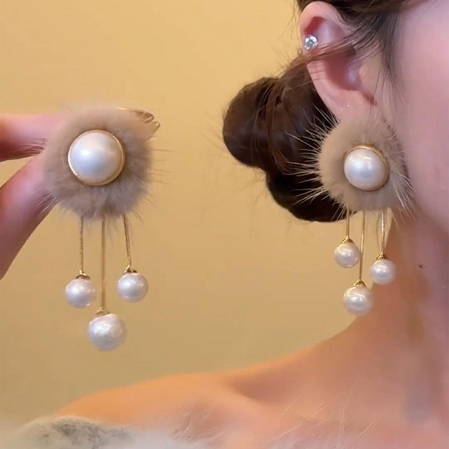 Light Luxury Tassel Pearl Earrings: Versatile Autumn/Winter Studs for Women кавовий/золотий
Light Luxury Tassel Pearl Earrings: Versatile Autumn/Winter Studs for Women кавовий/золотий