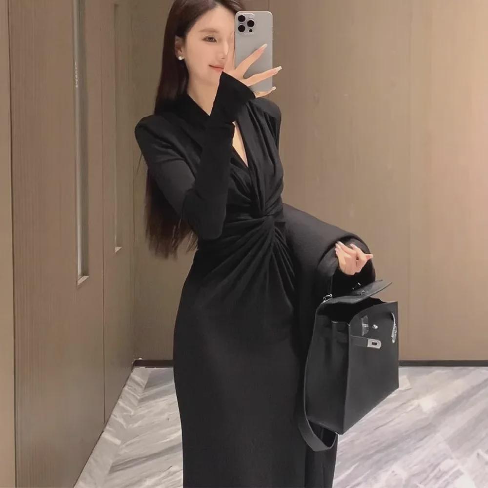 Black Curved V-Neck Knit Maxi Dress - Slimming & Figure-Flattering, High-End, Long-Sleeved Design for Women. Extra Large
Black Curved V-Neck Knit Maxi Dress - Slimming & Figure-Flattering, High-End, Long-Sleeved Design for Women. Extra Large