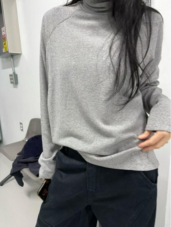 2025 Autumn/Winter Dongdaemun High Neck Velvet Long Sleeve T-Shirt One Size светло-серый
2025 Autumn/Winter Dongdaemun High Neck Velvet Long Sleeve T-Shirt One Size светло-серый