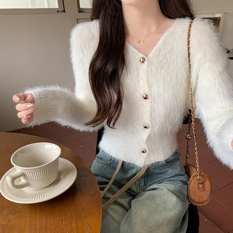 Autumn and winter waist thin sweater jacket top imitation mink velvet soft waxy temperament high-end short knitted sweater women 412-152 (average size) білий
Autumn and winter waist thin sweater jacket top imitation mink velvet soft waxy temperament high-end short knitted sweater women 412-152 (average size) білий