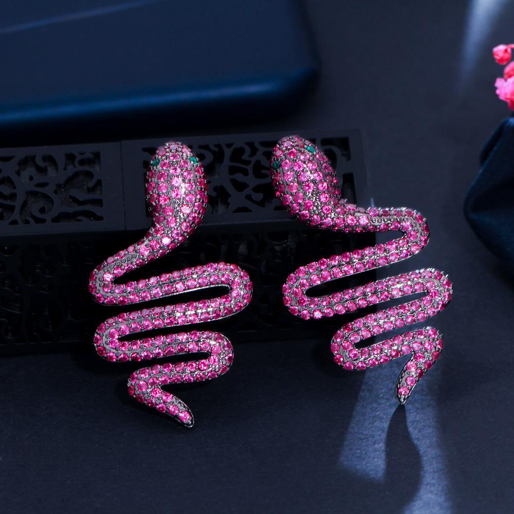 Atmospheric Wave Serpentine Earrings Personalized Exaggerated Curve Zircon Diamond Earrings
Atmospheric Wave Serpentine Earrings Personalized Exaggerated Curve Zircon Diamond Earrings