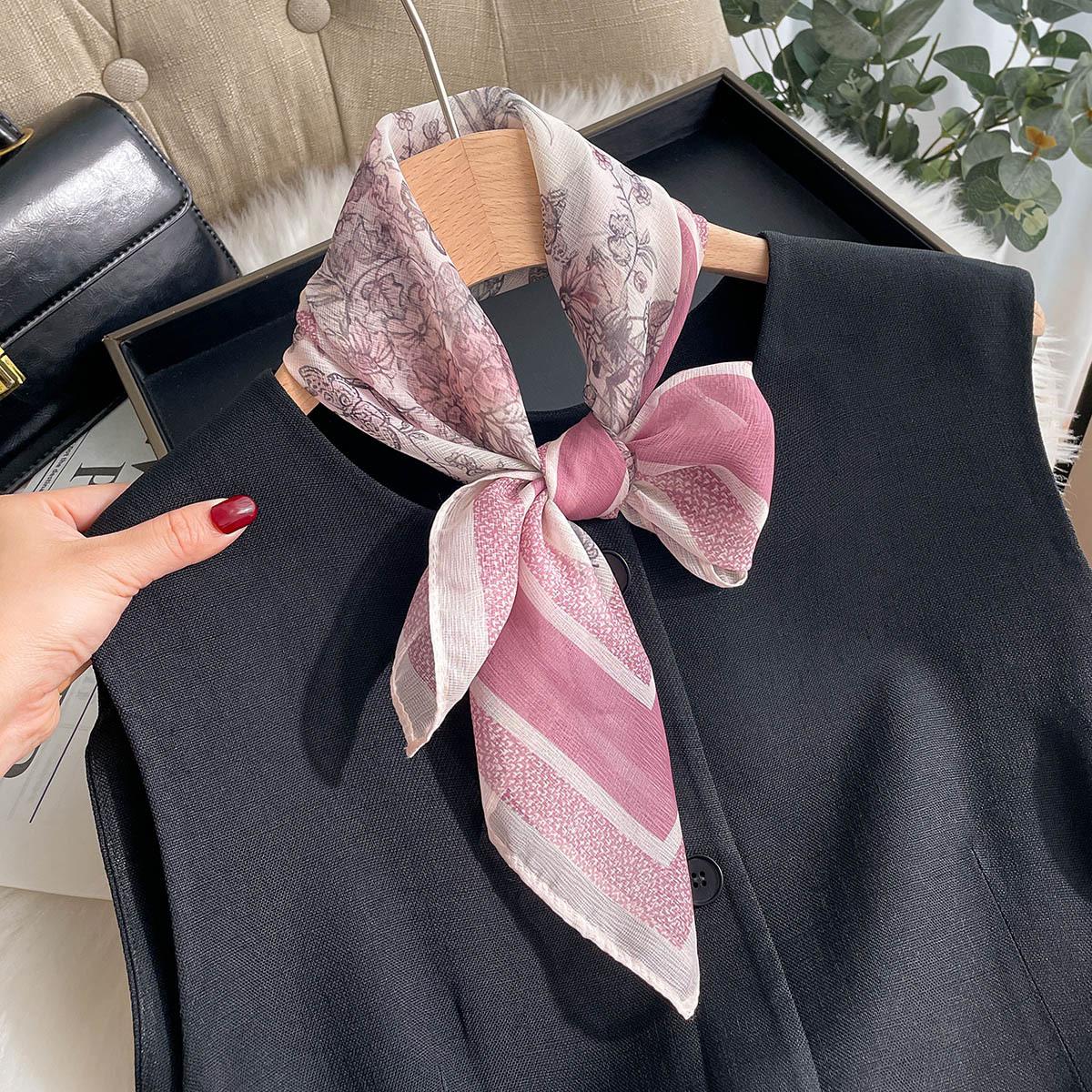 1pc Pink Floral Print Bandana Neckerchief Temperament Square Scarf Women Spring/Summer Soft Satin Scarf Hijab For Travel Beach
1pc Pink Floral Print Bandana Neckerchief Temperament Square Scarf Women Spring/Summer Soft Satin Scarf Hijab For Travel Beach