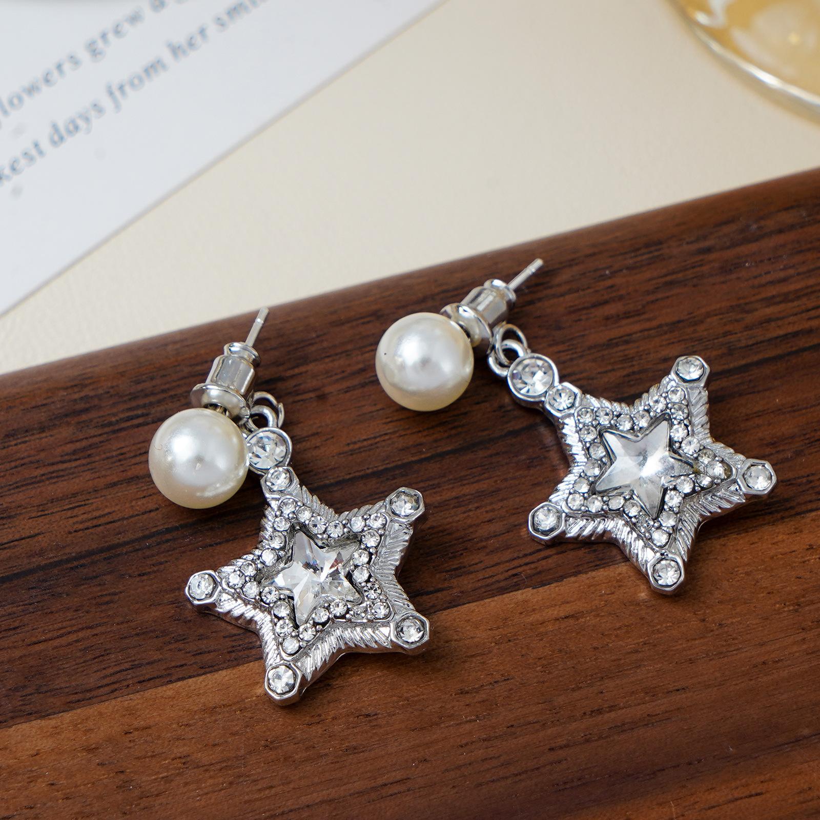 Fashion Micro Zircon Star Pendant Earrings for Women Versatile Luxury Pearl Geometric Dangle Earrings Party Jewelry Accessories
Fashion Micro Zircon Star Pendant Earrings for Women Versatile Luxury Pearl Geometric Dangle Earrings Party Jewelry Accessories