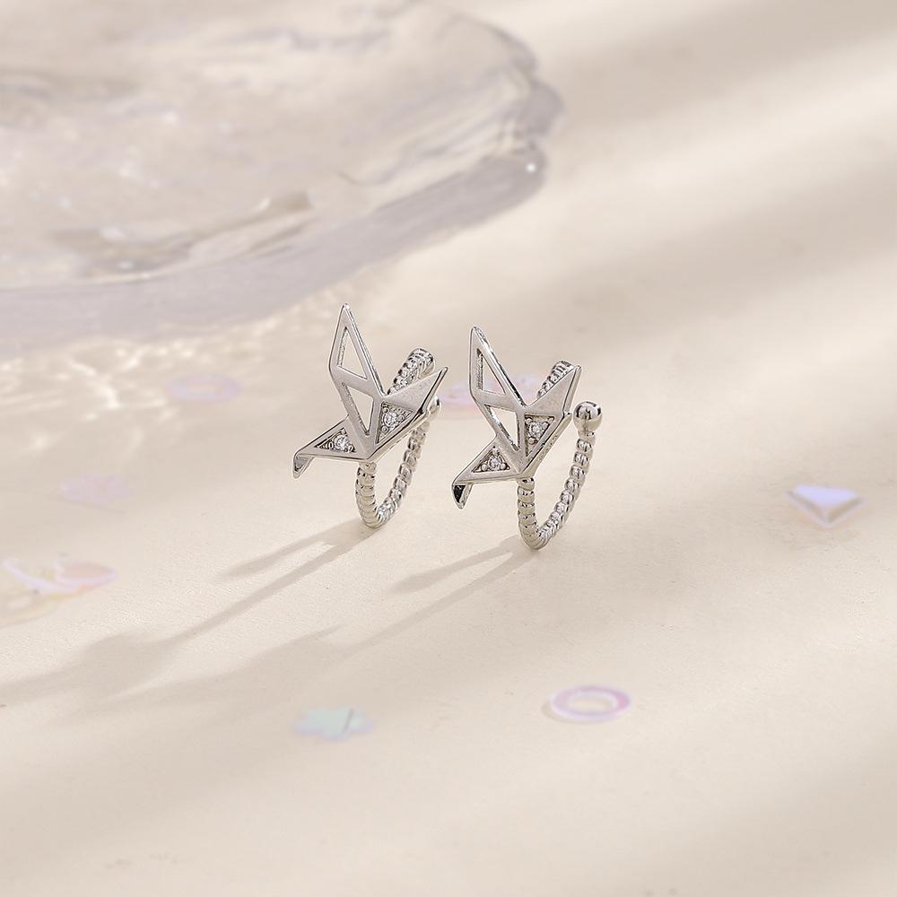 Creative Thousand Paper Crane Ear Clip Suitable for Women Fashionable and Sweet Zircon Crane Ear Bone Clip Earrings Jewelry
Creative Thousand Paper Crane Ear Clip Suitable for Women Fashionable and Sweet Zircon Crane Ear Bone Clip Earrings Jewelry