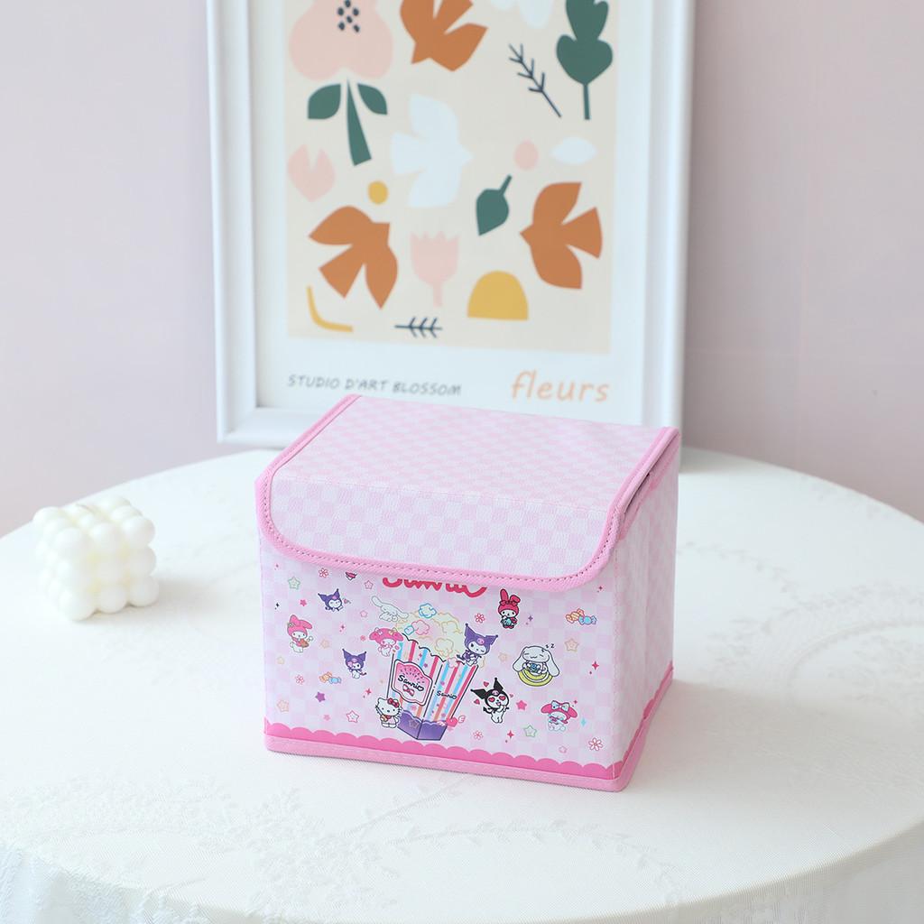 Коробка для хранения на рабочем столе для девочки с принтом Hello Kitty Kuromi для макияжа и канцелярских принадлежностей Popcorn
Коробка для хранения на рабочем столе для девочки с принтом Hello Kitty Kuromi для макияжа и канцелярских принадлежностей Popcorn