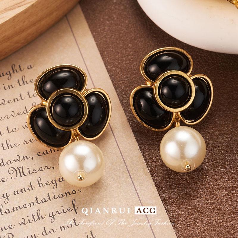Camellia Vintage Design Floral Dangle Earrings - Elegant High-End French-Inspired Jewelry
Camellia Vintage Design Floral Dangle Earrings - Elegant High-End French-Inspired Jewelry