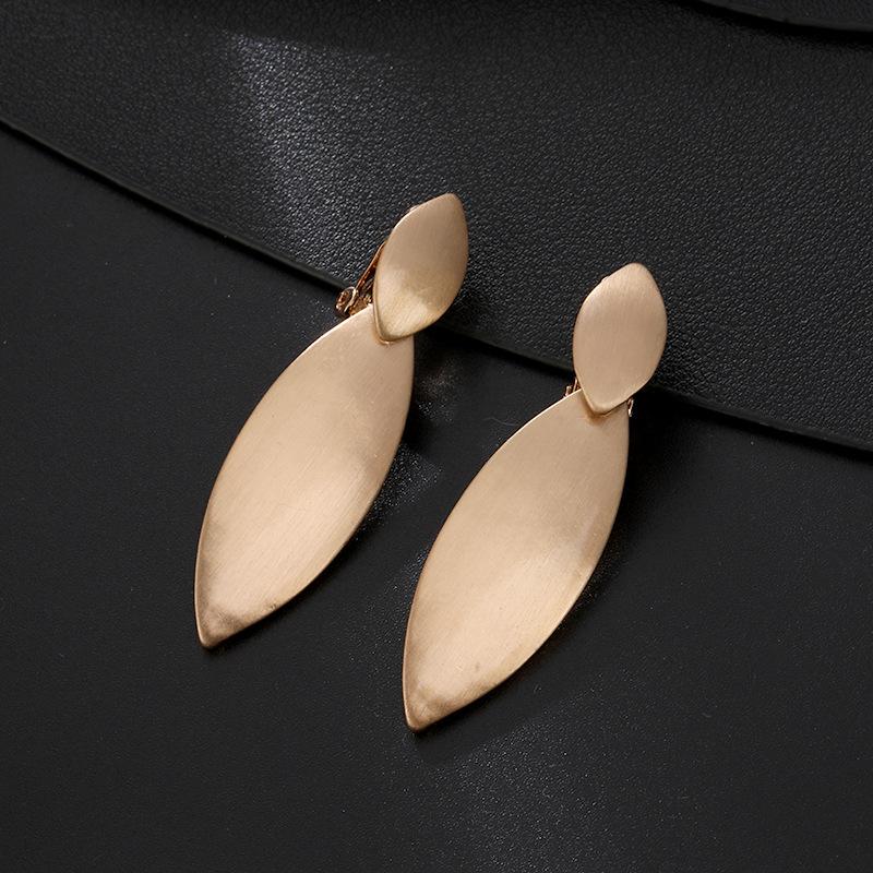 New ear clips, high-end fashion earrings, versatile personalized earrings are on sale
New ear clips, high-end fashion earrings, versatile personalized earrings are on sale