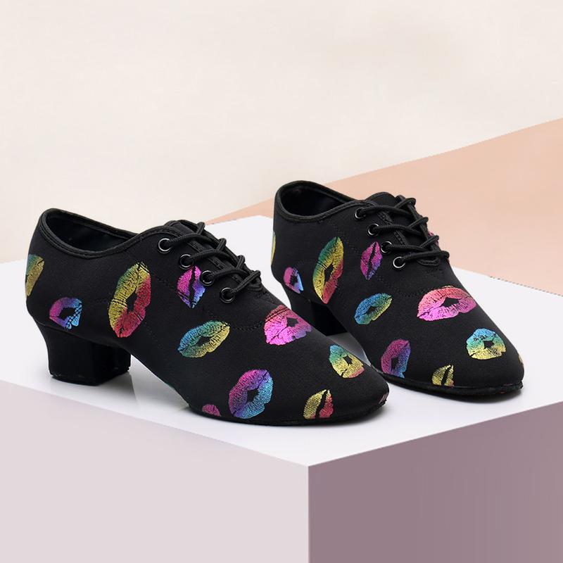 Women s Colorful Oxford Cloth Dance Shoes Colorful Lip Print Low Heel Latin Dance Shoes Belly Dance Training Shoes 41 чорний
Women s Colorful Oxford Cloth Dance Shoes Colorful Lip Print Low Heel Latin Dance Shoes Belly Dance Training Shoes 41 чорний