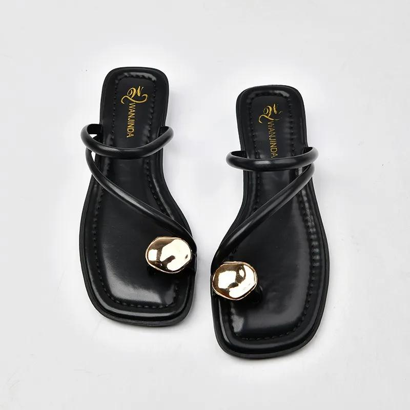 Fashion New style women s metal buckle flat beach sandals tight toe slippers summer outdoor sportswear 2025 40
Fashion New style women s metal buckle flat beach sandals tight toe slippers summer outdoor sportswear 2025 40