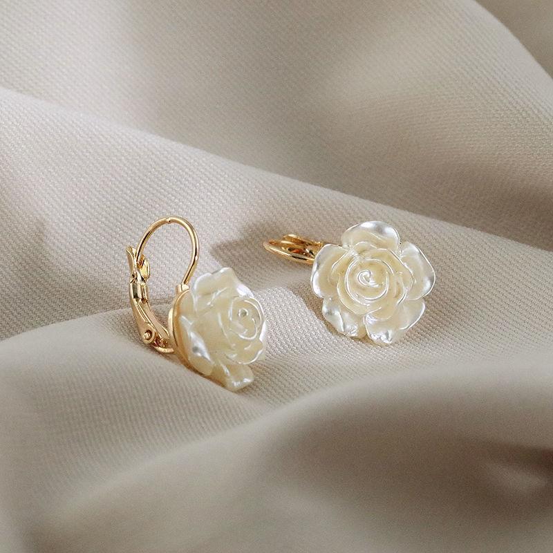 Elegant Camellia Earrings for Women: Trendy, Simple Design with Ear Buckles and Floral Accents. SC609656
Elegant Camellia Earrings for Women: Trendy, Simple Design with Ear Buckles and Floral Accents. SC609656