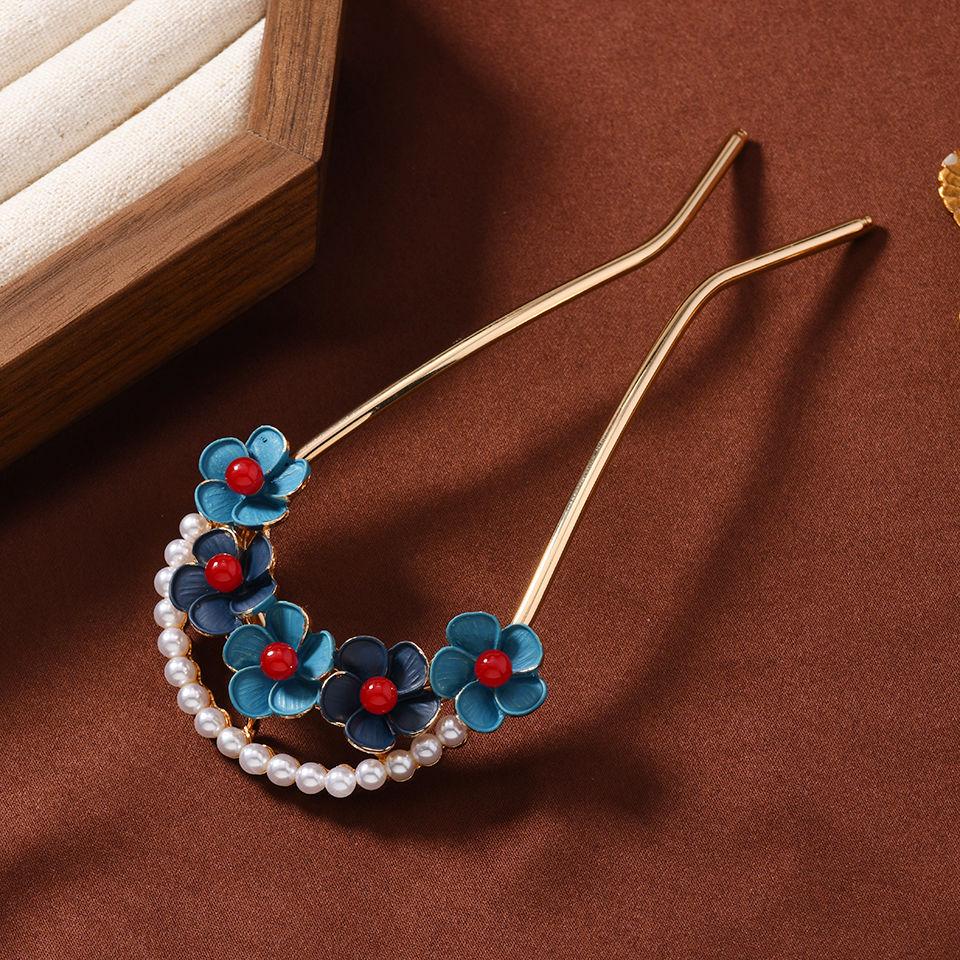 Traditional Blue Floral U Hairpin with Pearls and Bun Decoration for Hanfu
Traditional Blue Floral U Hairpin with Pearls and Bun Decoration for Hanfu