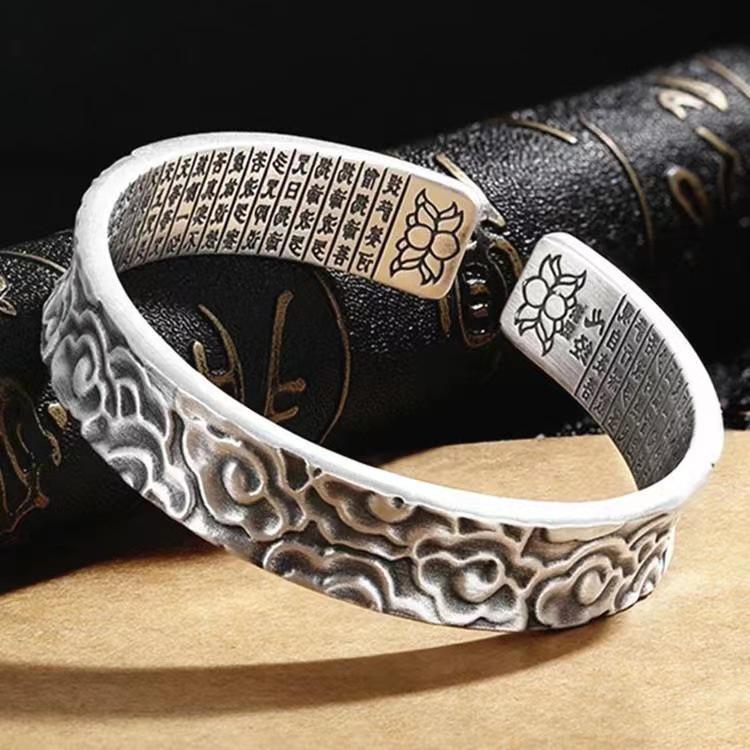 Auspicious Cloud Heart Sutra Thai Silver Bracelet: Retro Carved Design for Men and Women
Auspicious Cloud Heart Sutra Thai Silver Bracelet: Retro Carved Design for Men and Women