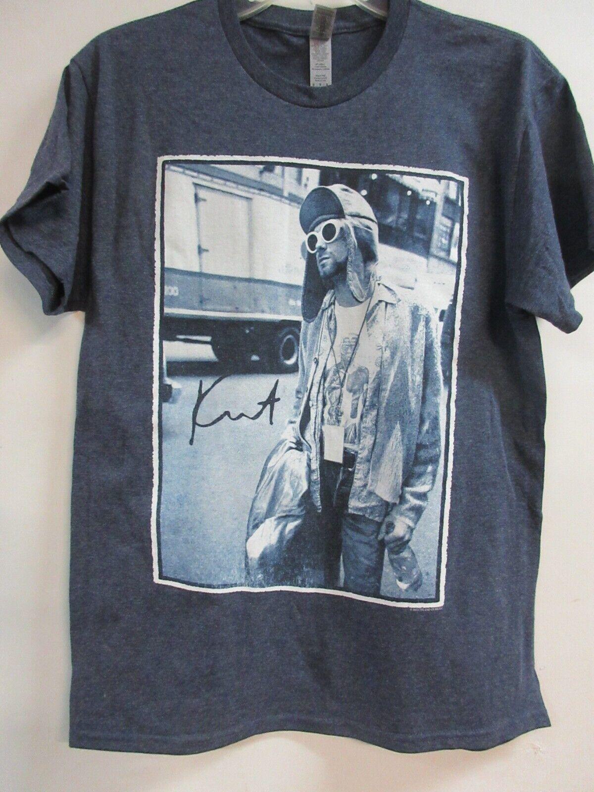26 KURT COBAIN OFFICIAL MERCH BUS 2023 BAND CONCERT MUSIC T-SHIRT MEDIUM Unisex T-Shirt XXL
26 KURT COBAIN OFFICIAL MERCH BUS 2023 BAND CONCERT MUSIC T-SHIRT MEDIUM Unisex T-Shirt XXL